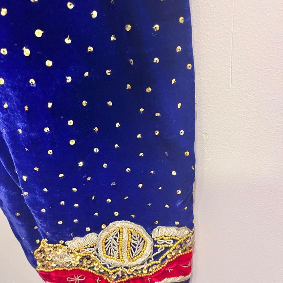 Velvet embroidered dress wear or costume - Picture 9 of 10